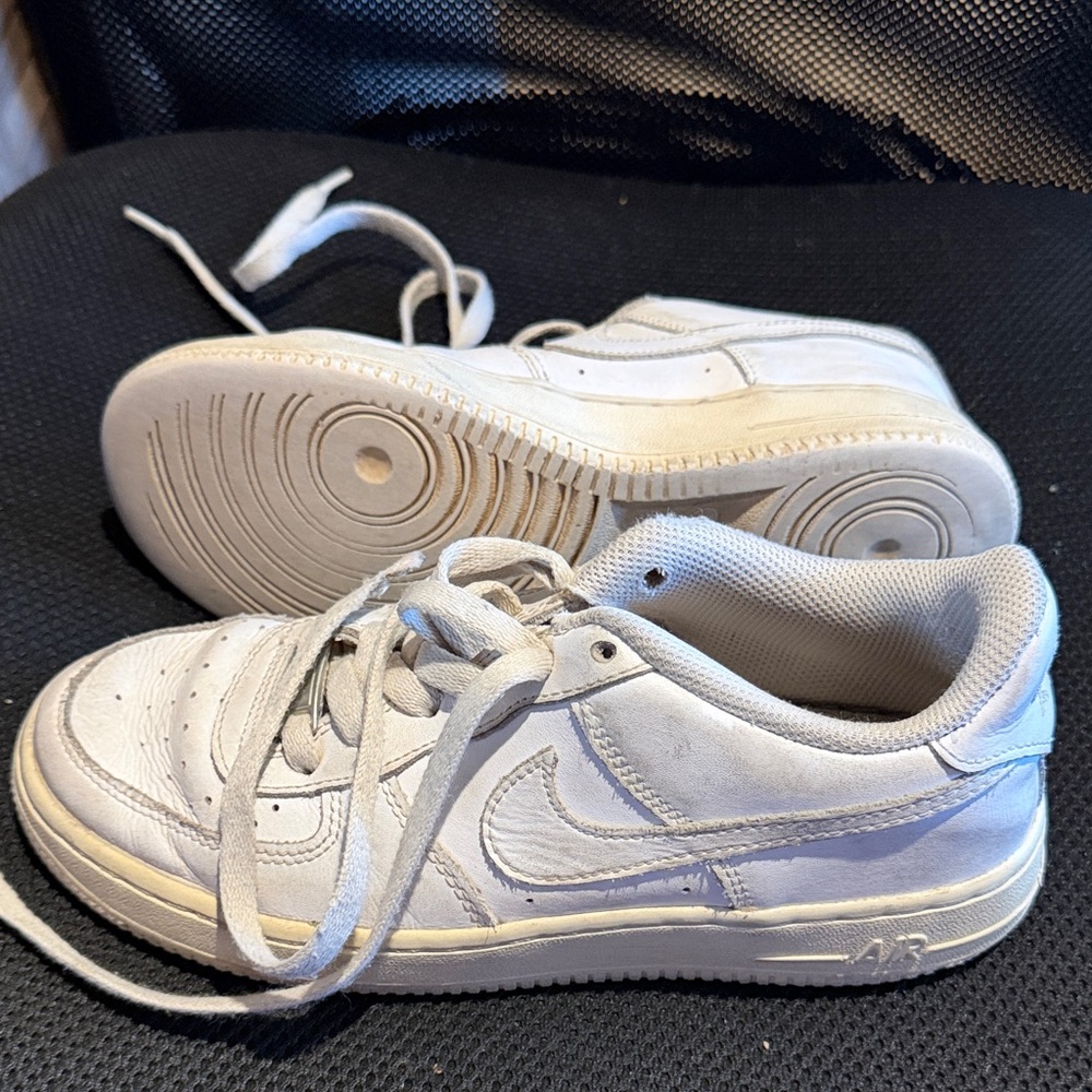 Nike Kids White Low-Top Sneakers with Lace-Up Closure